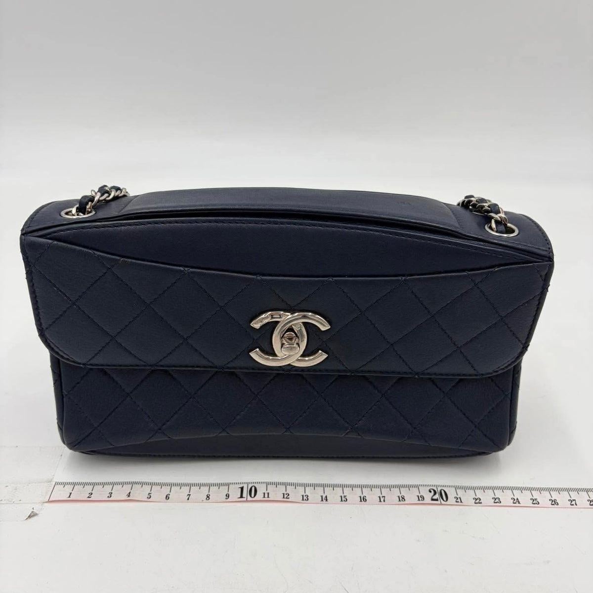 CHANEL chainshoulder