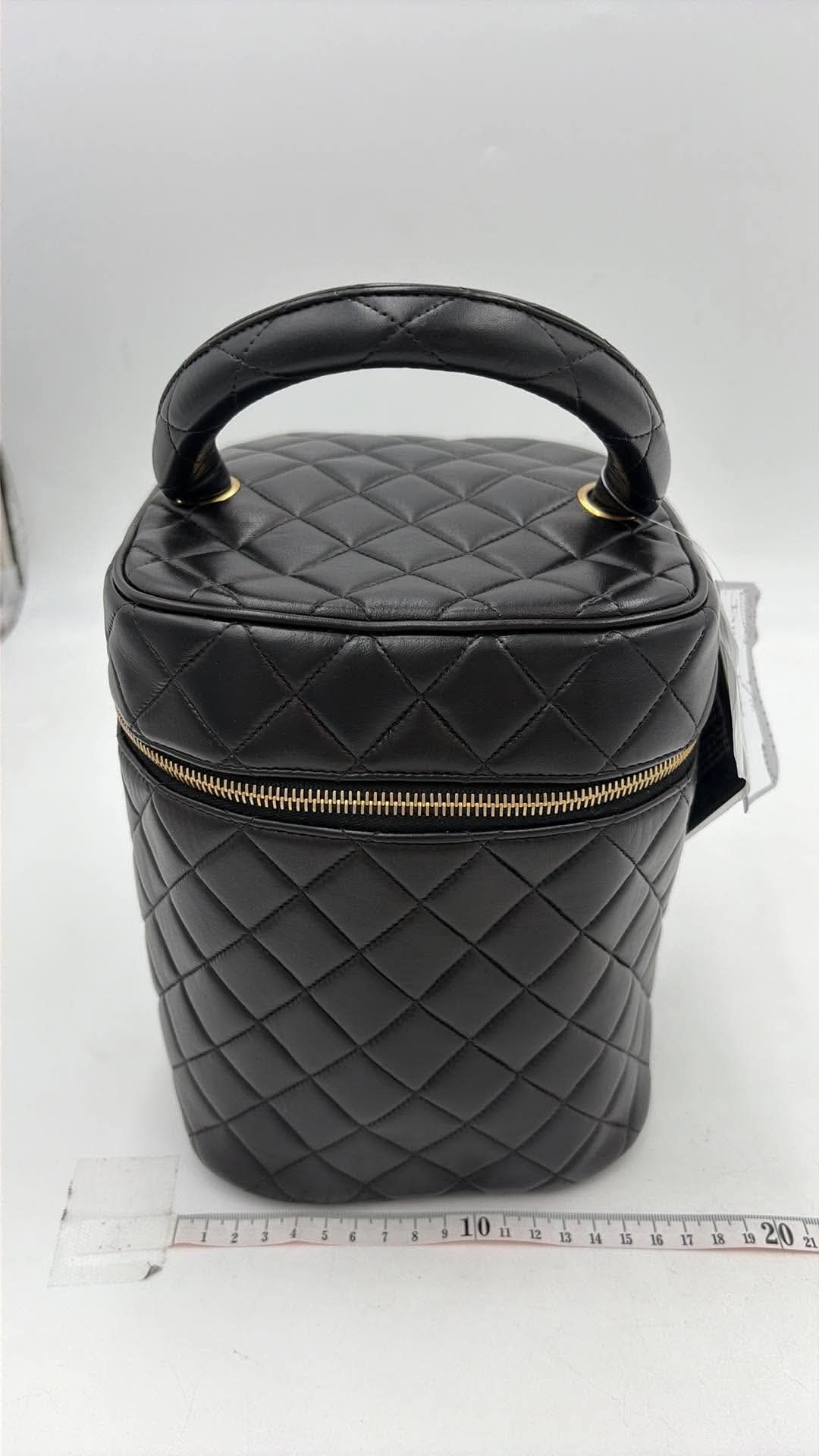 CHANEL VANITY