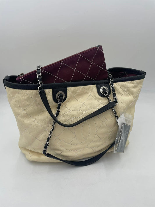 CHANEL tote