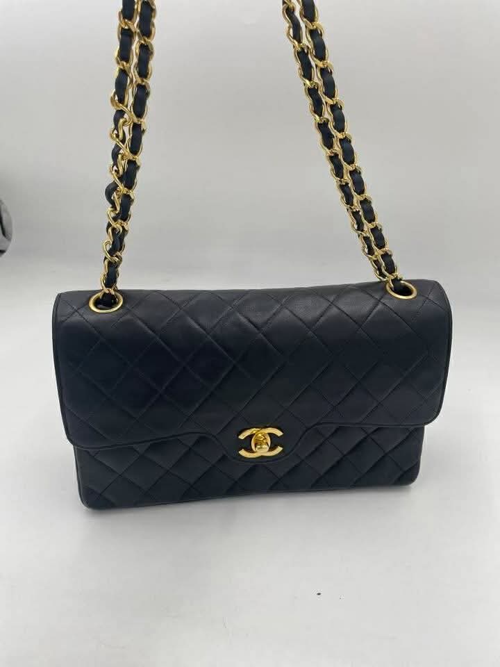 CHANEL chainbag