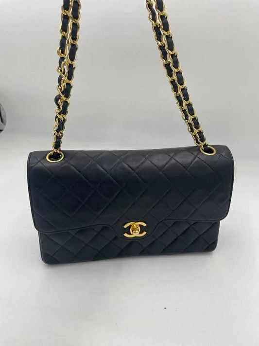 CHANEL chainbag