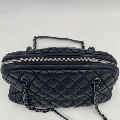 CHANEL Quilted Lambskin Chain Shoulder Bag