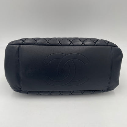 CHANEL Quilted Lambskin Chain Shoulder Bag