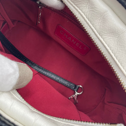 CHANEL Gabrielle Chain Shoulder Bag
