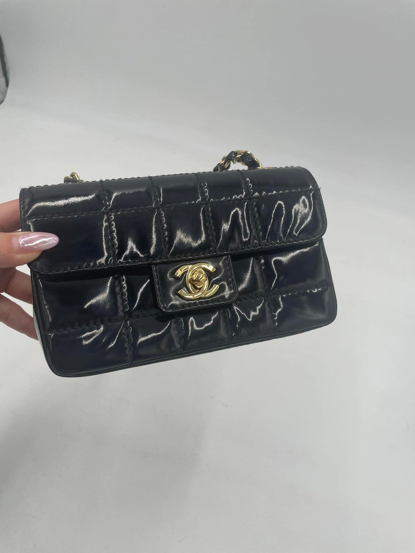 CHANEL slingbag