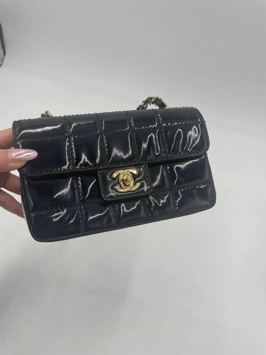 CHANEL slingbag
