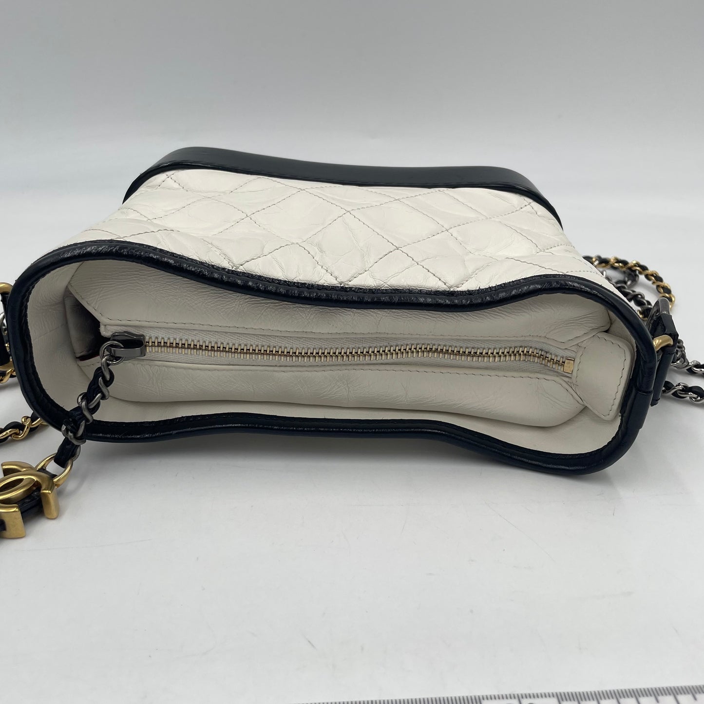 CHANEL Gabrielle Chain Shoulder Bag