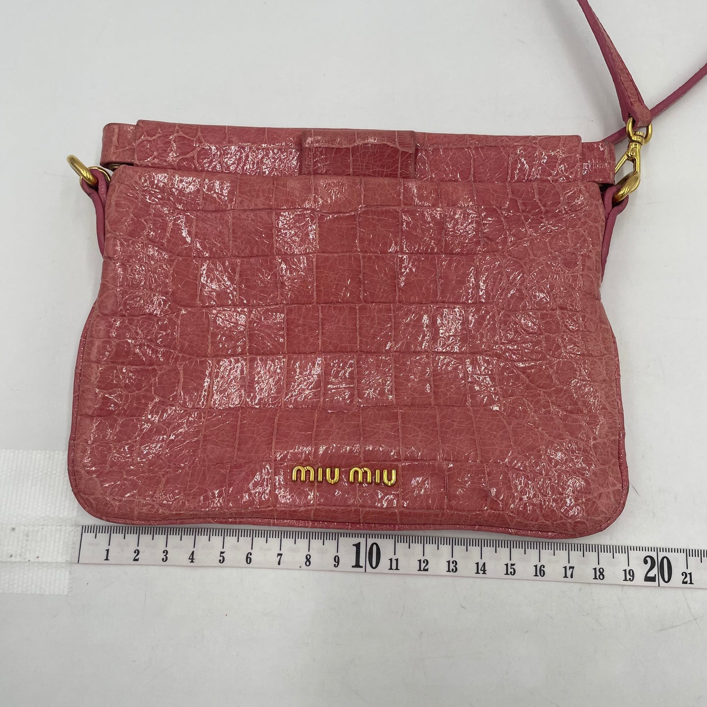 MIU MIU Croc-Embossed Leather Shoulder Bag Pink