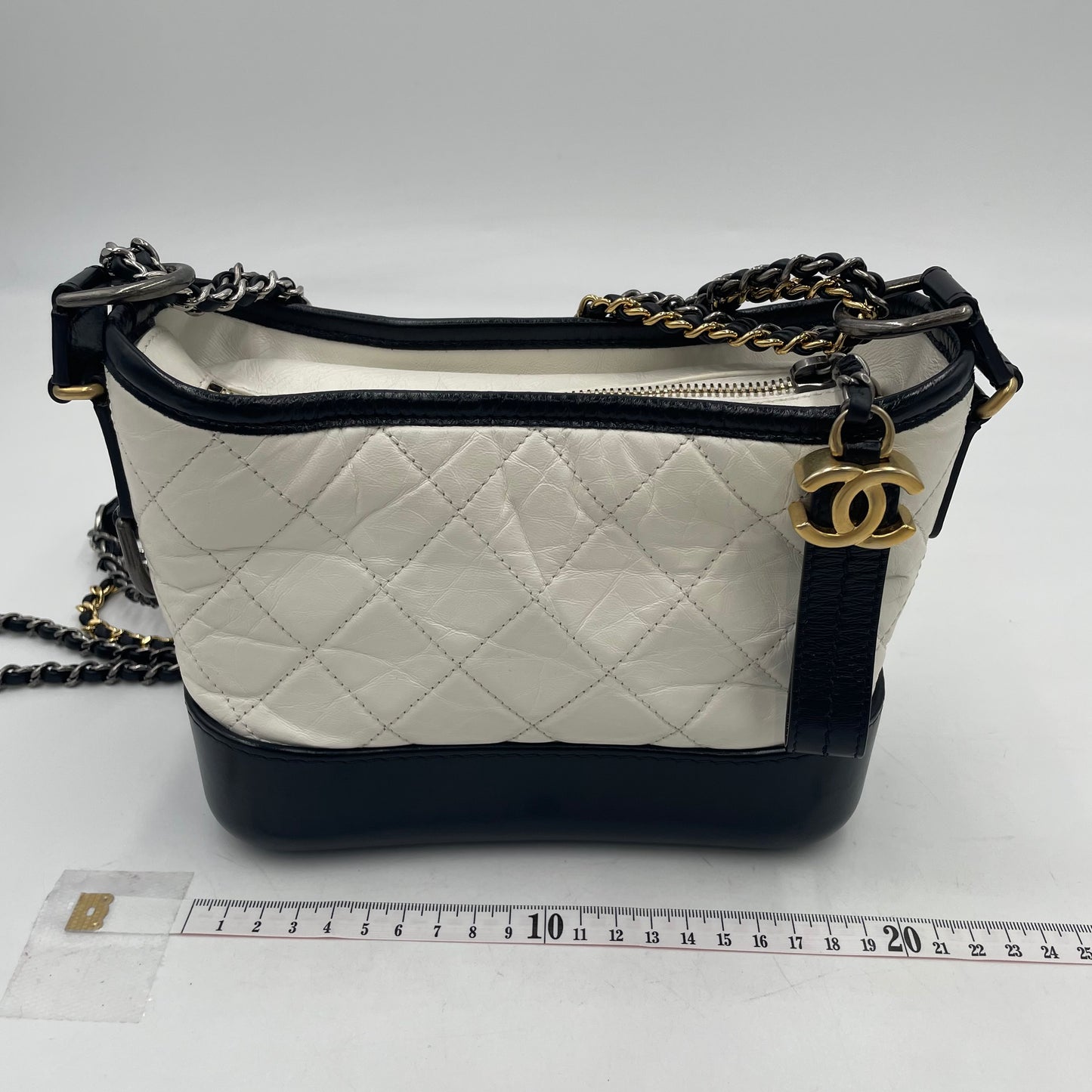 CHANEL Gabrielle Chain Shoulder Bag