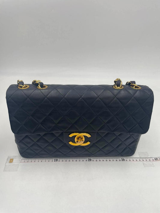 CHANEL chainbag