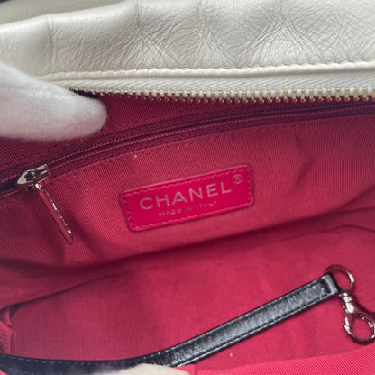 CHANEL Gabrielle Chain Shoulder Bag