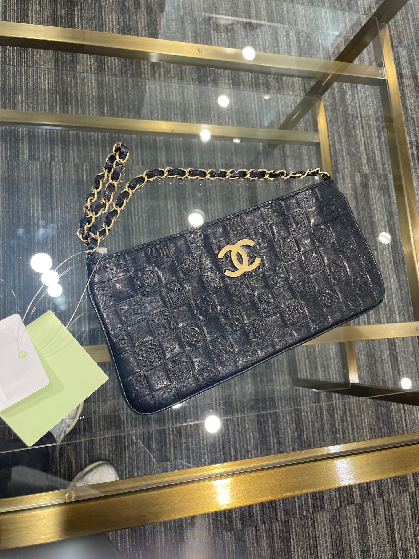 CHANEL chainbag