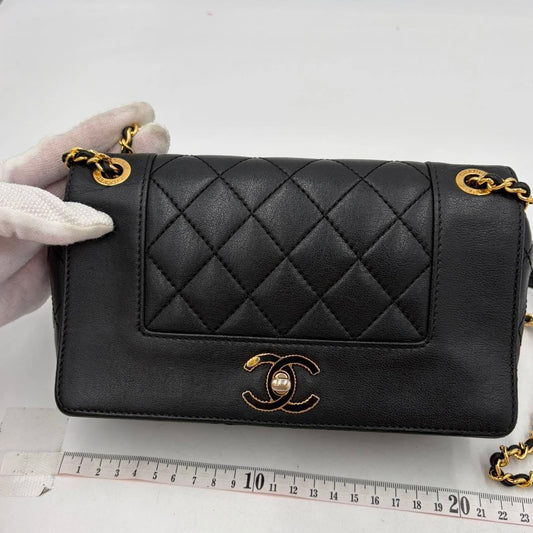 CHANEL chain shoulder