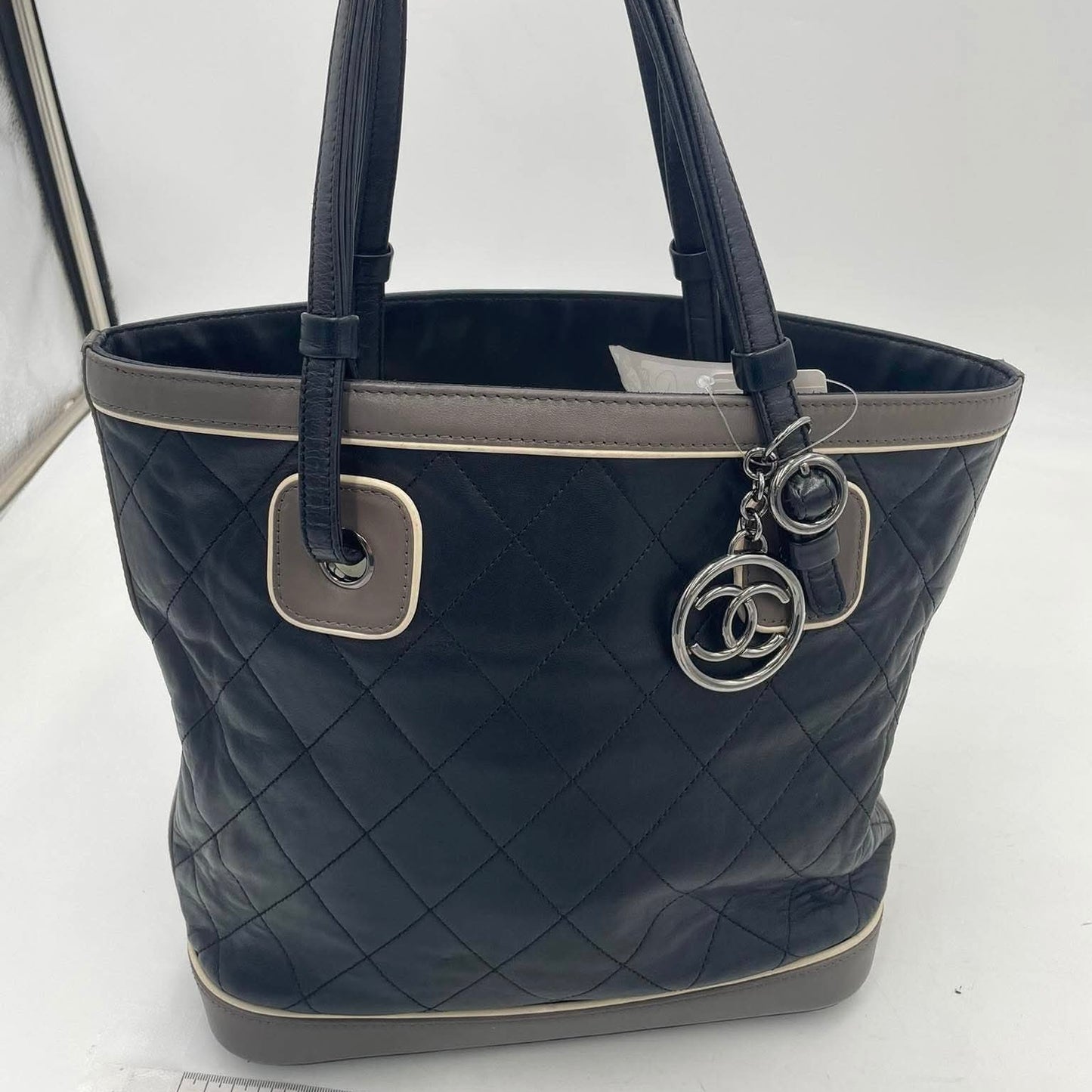 CHANEL tote
